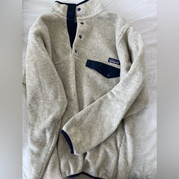 Patagonia Tops - Patagonia sweatshirt